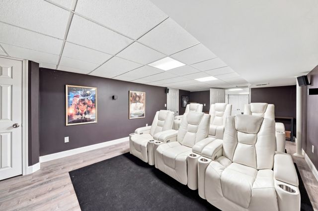 55 Lucerne Dr, Andover, MA 01810