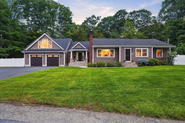 55 Lucerne Dr, Andover, MA 01810