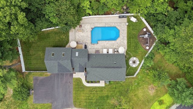 55 Lucerne Dr, Andover, MA 01810