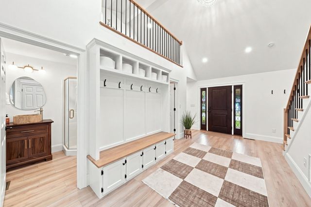 55 Lucerne Dr, Andover, MA 01810