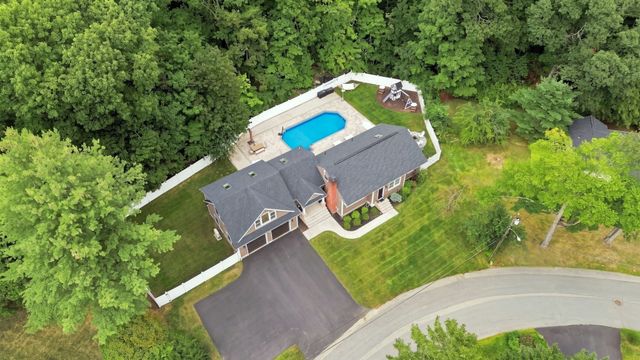 55 Lucerne Dr, Andover, MA 01810