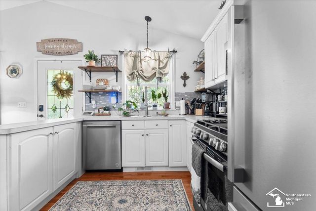 2737 5th Street, Trenton, MI 48183