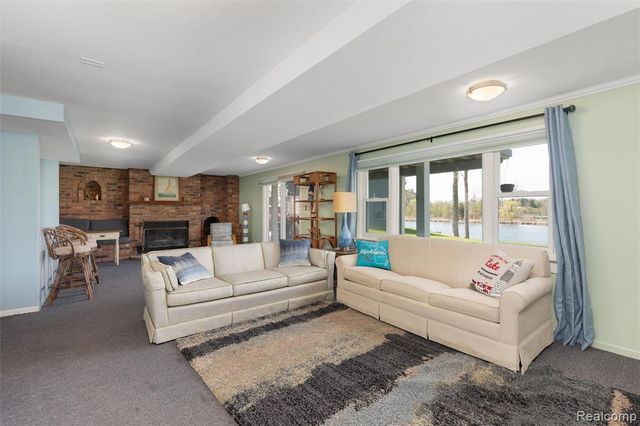 2343 Huff Place, Highland, MI 48356