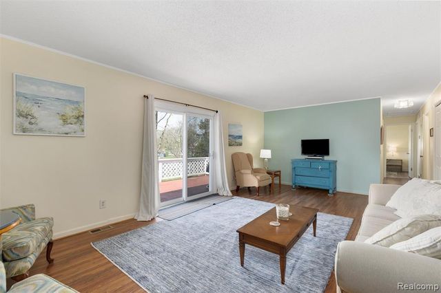 2343 Huff Place, Highland, MI 48356