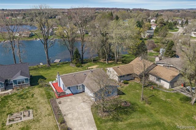 2343 Huff Place, Highland, MI 48356