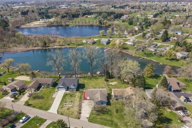 2343 Huff Place, Highland, MI 48356