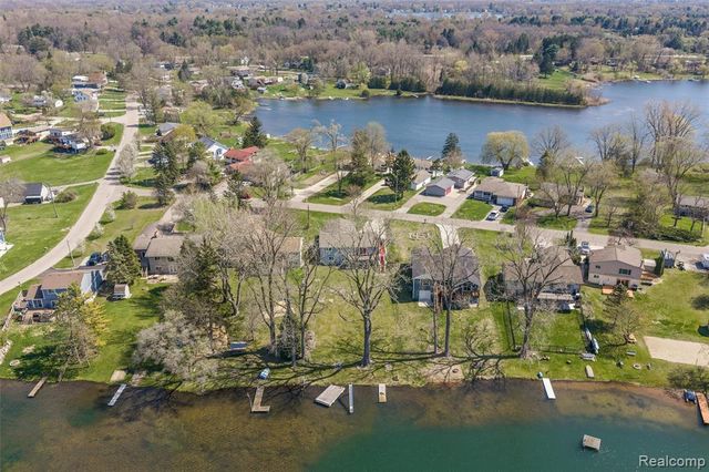 2343 Huff Place, Highland, MI 48356