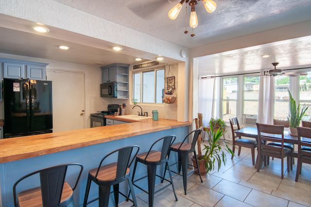 3408 Palomas Drive NE, Albuquerque, NM 87110