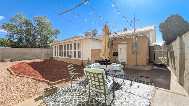 3408 Palomas Drive NE, Albuquerque, NM 87110