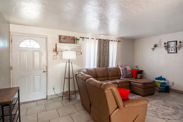 3408 Palomas Drive NE, Albuquerque, NM 87110