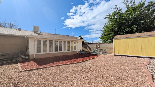 3408 Palomas Drive NE, Albuquerque, NM 87110