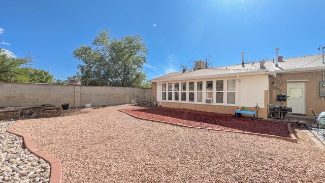 3408 Palomas Drive NE, Albuquerque, NM 87110