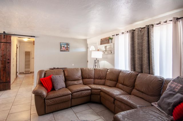3408 Palomas Drive NE, Albuquerque, NM 87110