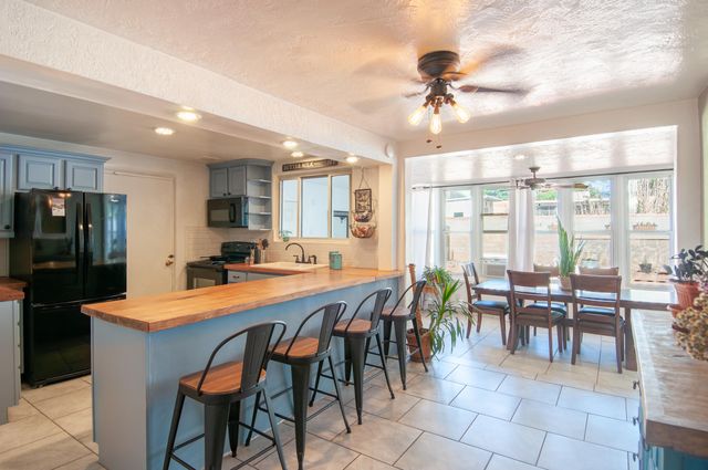3408 Palomas Drive NE, Albuquerque, NM 87110