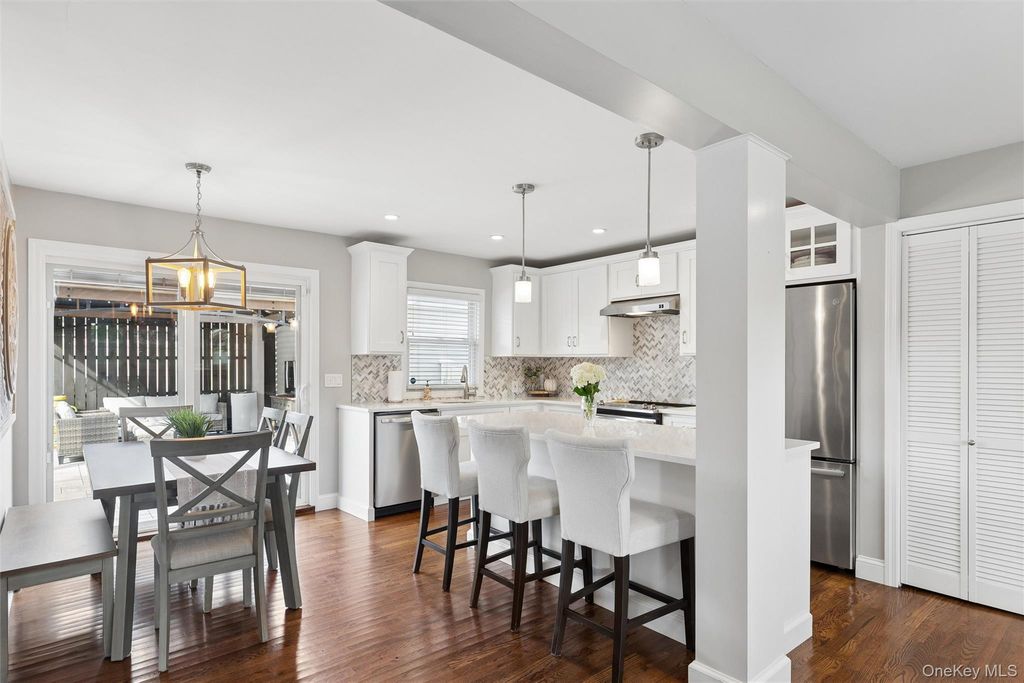 24 Essen Place, Bethpage, NY 11714 — photo 2