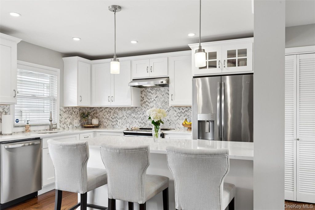24 Essen Place, Bethpage, NY 11714 — photo 4