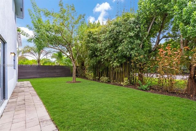 16058 SW 136th Way, Miami, FL 33196