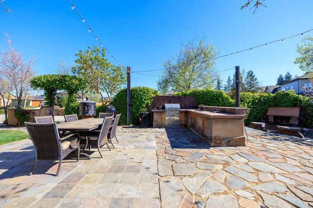 2300 Oak Creek Dr, Copperopolis, CA 95228