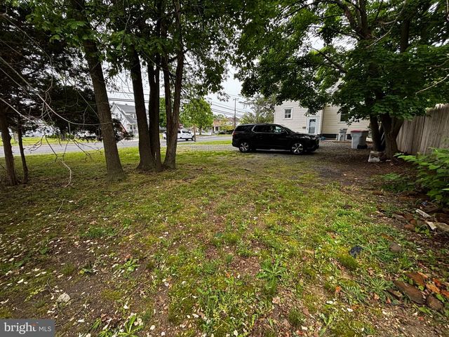 1002 E CHESTNUT AVE, Vineland, NJ 08360