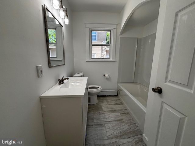1002 E CHESTNUT AVE, Vineland, NJ 08360