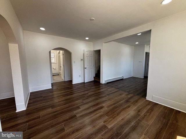 1002 E CHESTNUT AVE, Vineland, NJ 08360