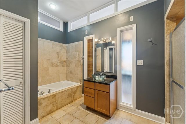 122 W Broughton Street 201, Savannah, GA 31401