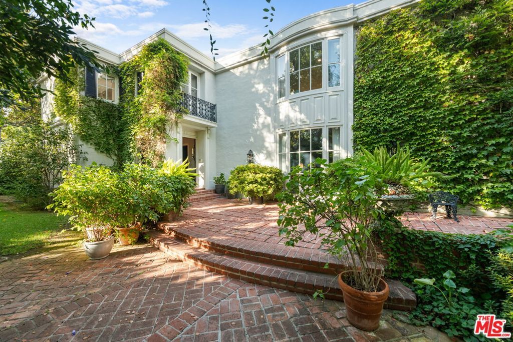 1110 Benedict Canyon Drive, Beverly Hills, CA 90210 — photo 2