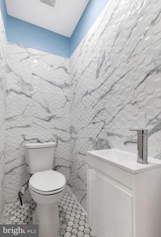 200 KINGSTON RD, Upper Darby, PA 19082