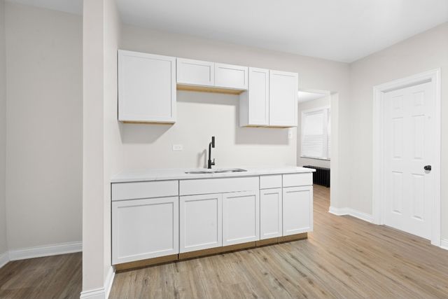 9152 S Woodlawn Avenue, Chicago, IL 60619