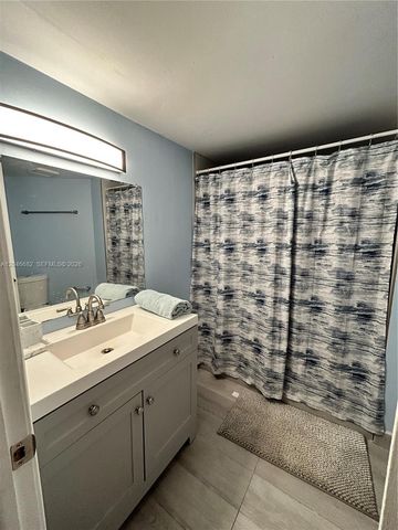 9421 Fontainebleau Blvd 202-35, Miami, FL 33172