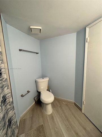 9421 Fontainebleau Blvd 202-35, Miami, FL 33172