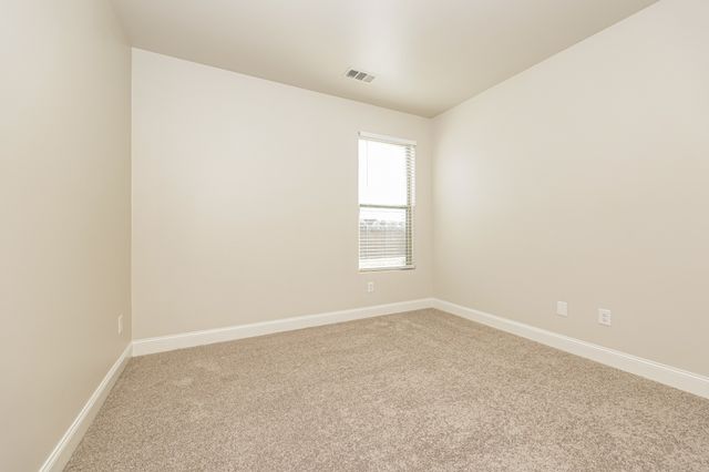 1010 Keeneland Dr, Gallatin, TN 37066