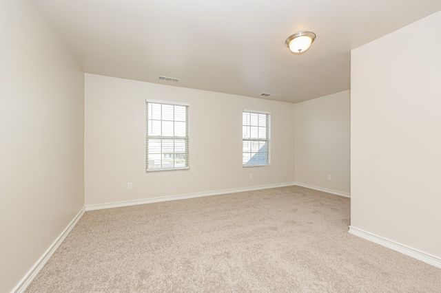 1010 Keeneland Dr, Gallatin, TN 37066