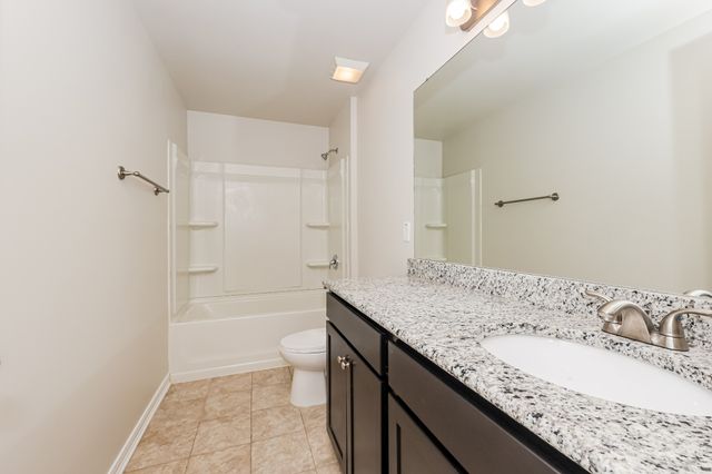 1010 Keeneland Dr, Gallatin, TN 37066