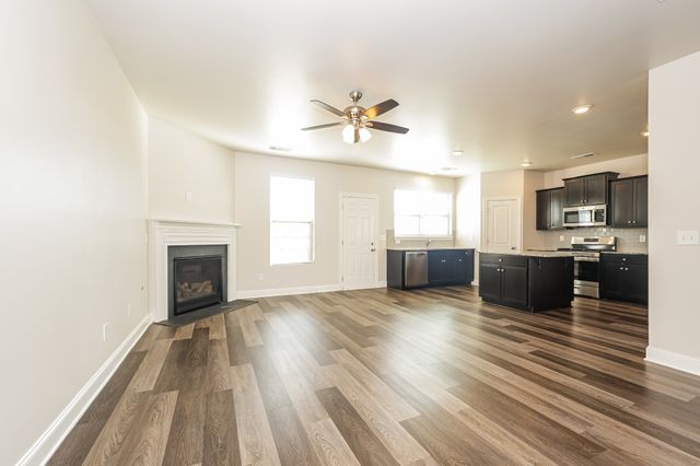 1010 Keeneland Dr, Gallatin, TN 37066