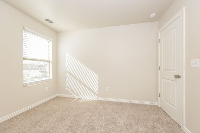 1010 Keeneland Dr, Gallatin, TN 37066