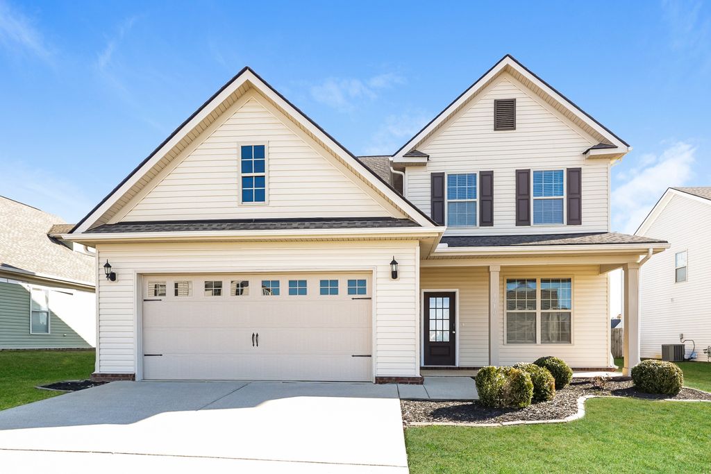 1010 Keeneland Dr, Gallatin, TN 37066