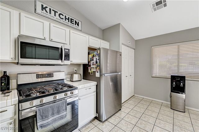 5773 Sunny Orchard Lane, Las Vegas, NV 89110