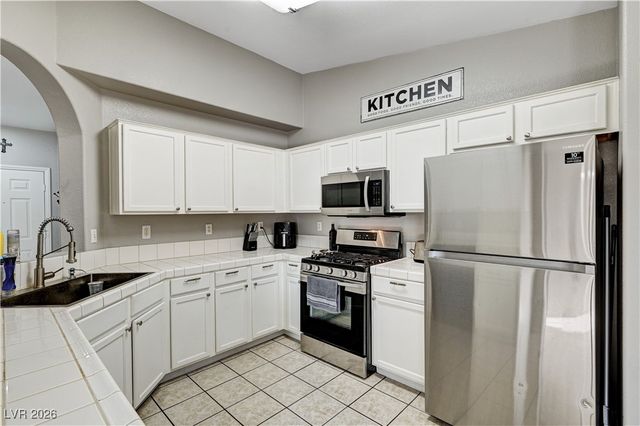 5773 Sunny Orchard Lane, Las Vegas, NV 89110