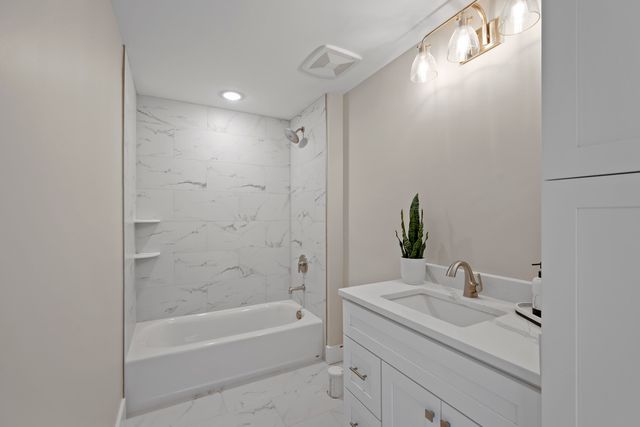 745 Manhattan Boulevard, 203, Dayton, KY 41074