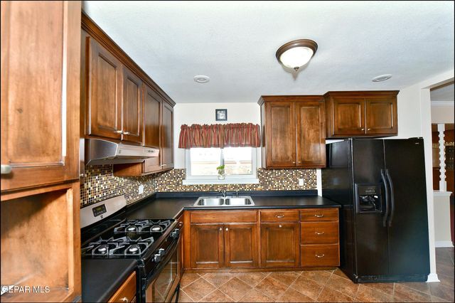 7830 Basswood Avenue, El Paso, TX 79925