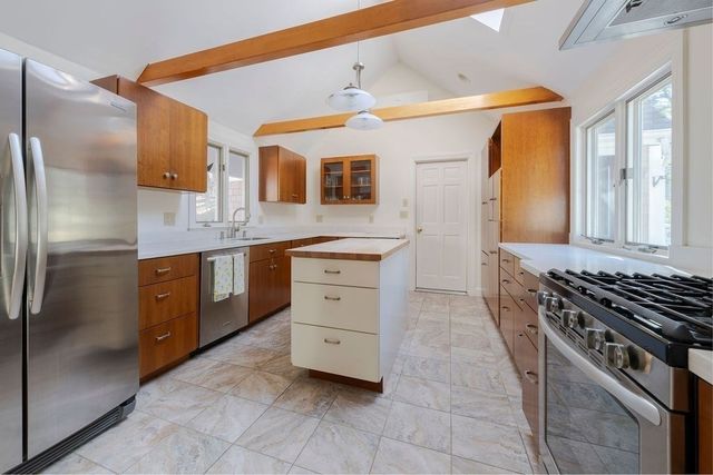 110 Wellfleet Woods Ln, Wellfleet, MA 02667