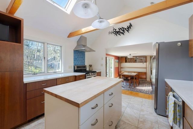 110 Wellfleet Woods Ln, Wellfleet, MA 02667