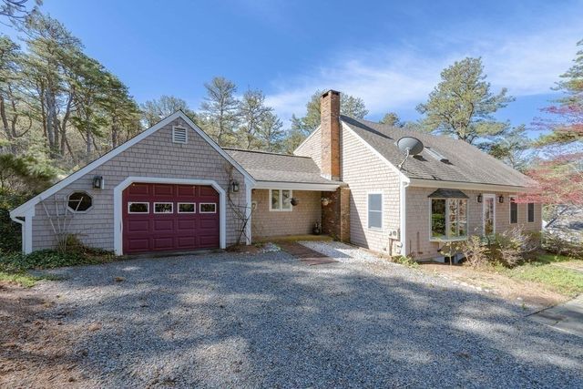 110 Wellfleet Woods Ln, Wellfleet, MA 02667