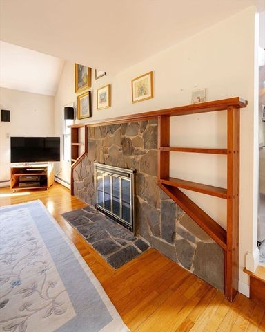 110 Wellfleet Woods Ln, Wellfleet, MA 02667