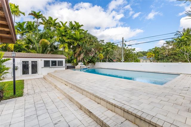 820 NE 83rd St, Miami, FL 33138