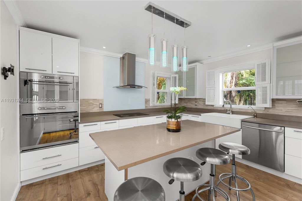 Image 14 of property listing at 820 NE 83rd St, Miami, FL 33138