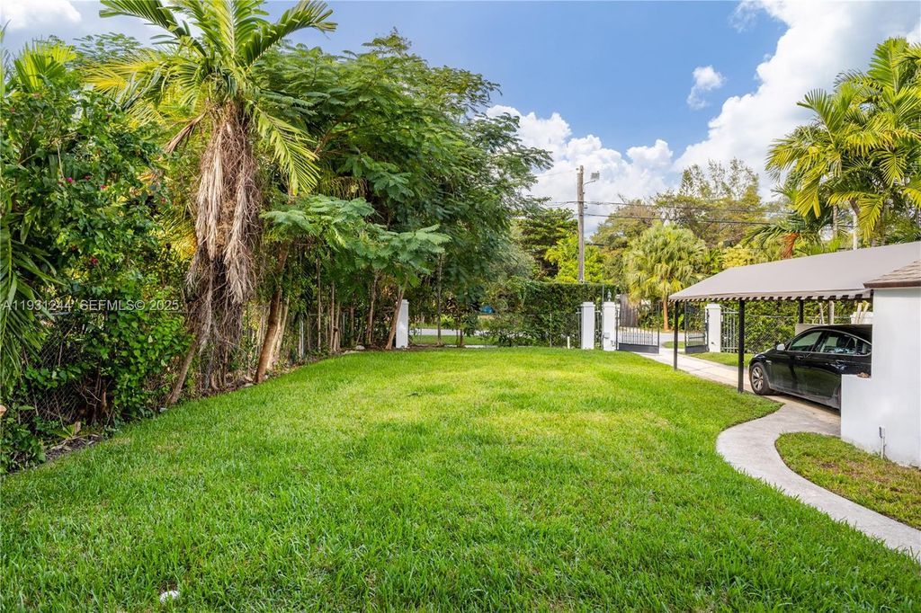 Image 3 of property listing at 820 NE 83rd St, Miami, FL 33138