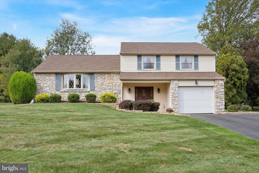 34 ACORN DR, Southampton, PA 18966
