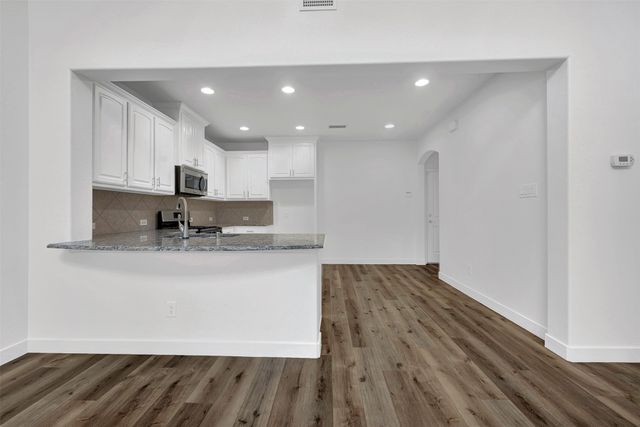736 S Greenville Avenue, Richardson, TX 75081